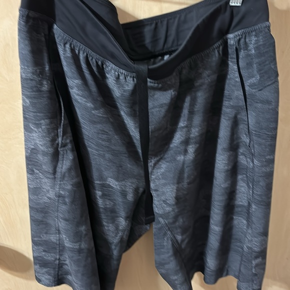 Lululemon Men’s Athletic Shorts, Size Large - Picture 5 of 5